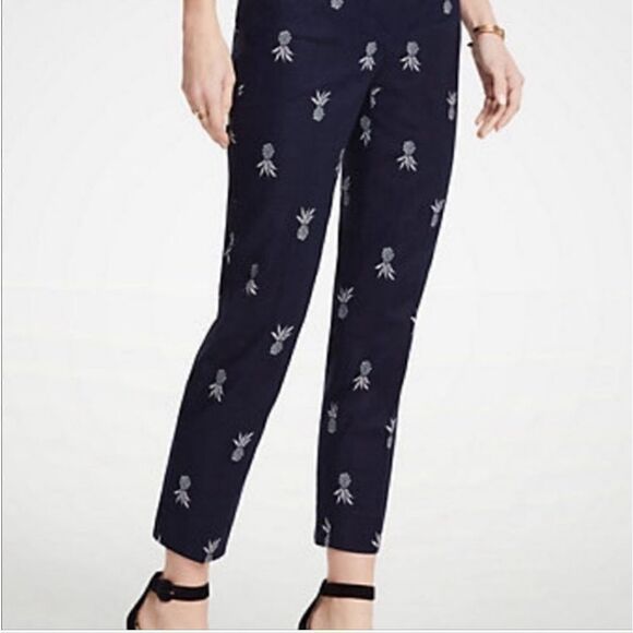 Ann Taylor The Cotton Crop Mid Rise Pineapple Pants in Navy Blue & White Size 12 - Picture 2 of 14
